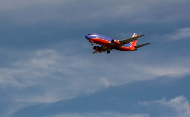 Boeing 737-700 (N221WN) - Approach into KCHS