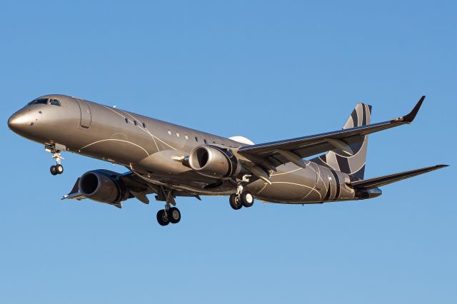 Embraer ERJ-190 (N527AH)