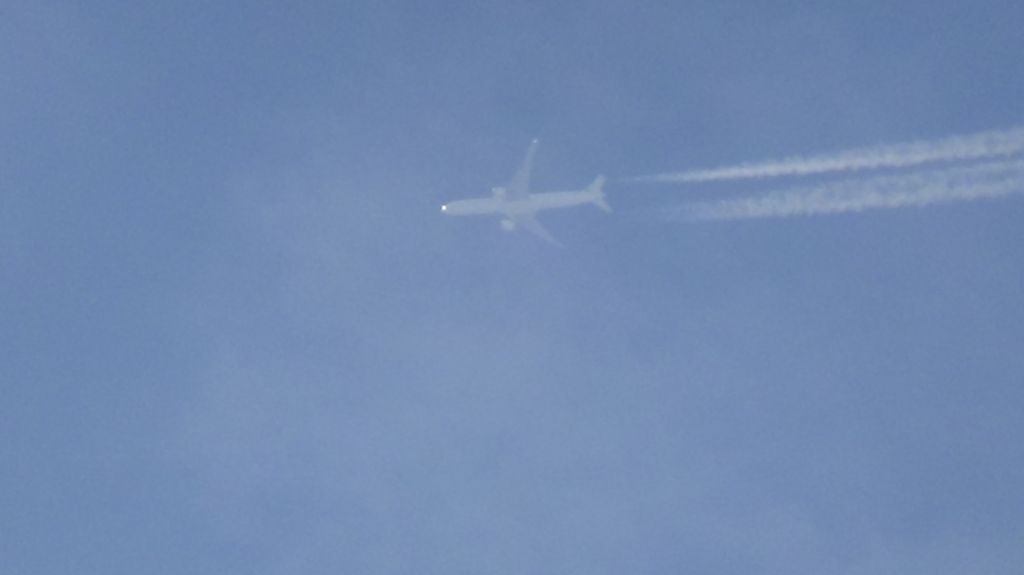 BOEING 777-300 (F-GSQJ)