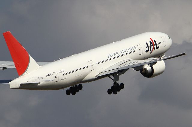 Boeing 777-200 (JA704J) - 24 NOV 2012