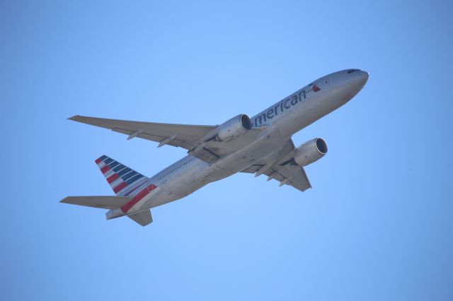Boeing 777-200 (N753AN)