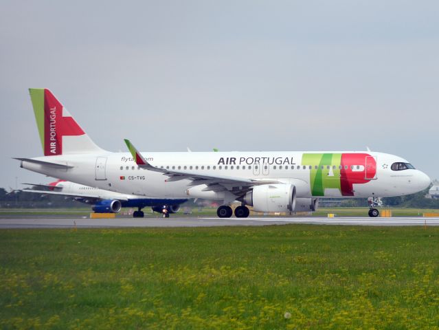 Airbus A320neo (CS-TVG) - St. Magleby  Treshold B1 RWY04R