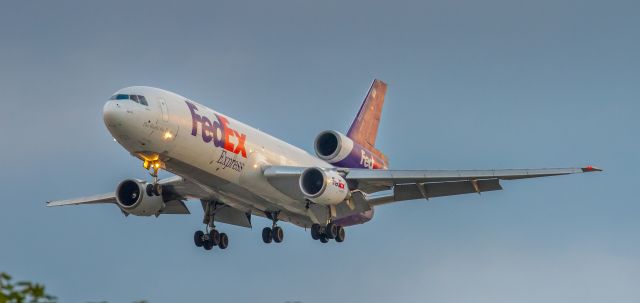 McDonnell Douglas DC-10 (N321FE)