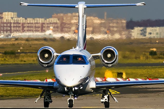 Embraer Phenom 300 (CS-PHA)