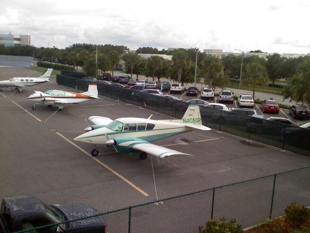 Piper Apache (N4050P)
