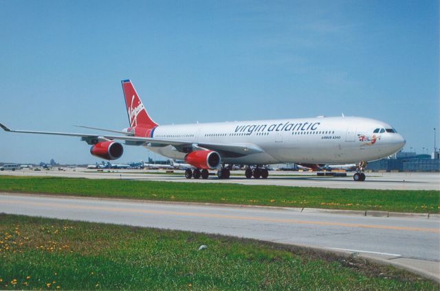 Airbus A340-200 —