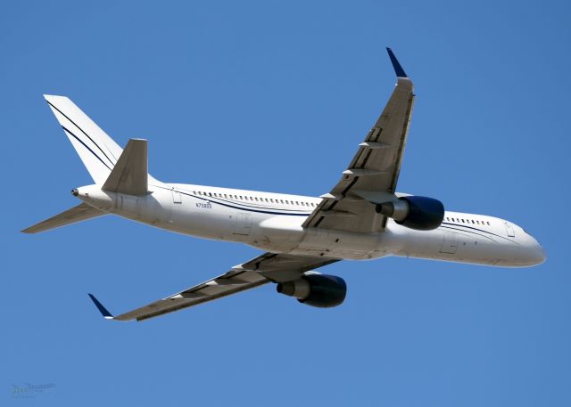 Boeing 757-200 (N758SS)