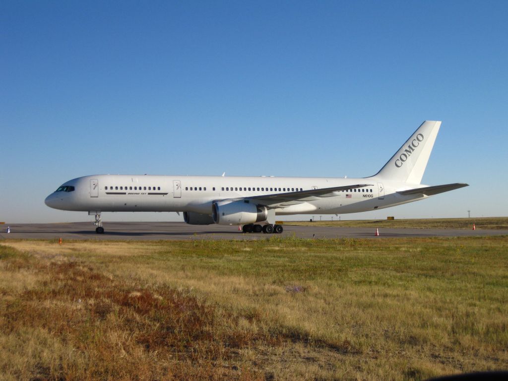 Boeing 757-200 (N610G) - Parked at DIA/Signature.