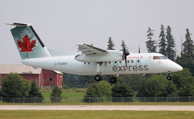 de Havilland Dash 8-100 (C-FGRM) - Landing Rwy 27, London, ON.