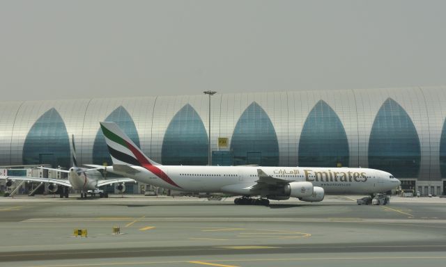 Airbus A340-500 (A6-ERD) - Emirates Airbus A340-541 A6-ERD in Dubai