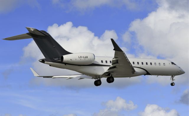 Bombardier Global Express (LX-LUX)