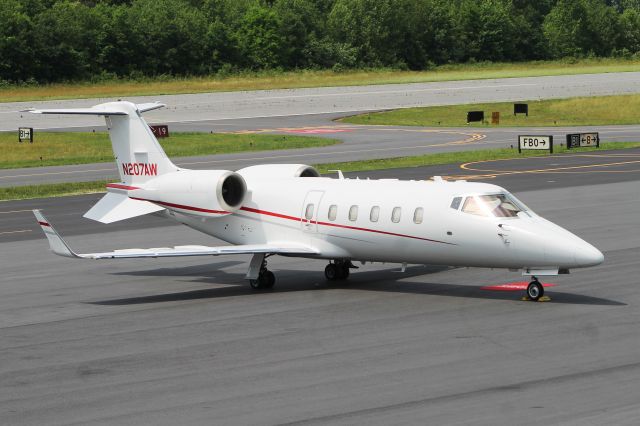 Learjet 60 (N207AW)