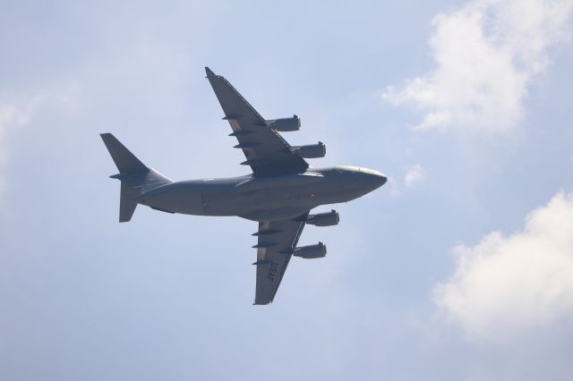 Boeing Globemaster III (N30603) - C-17 Globemaster III doing a tactical approach! Never seen that before! Heard the pilot was retiring, wanted to put on a show.