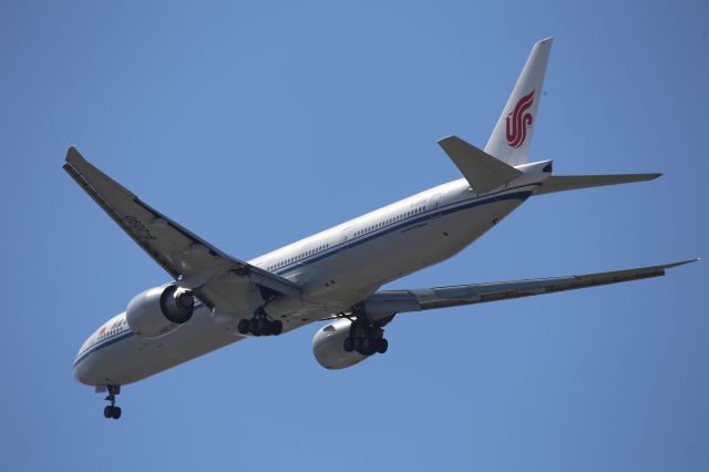 BOEING 777-300ER (B-2090)