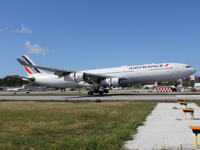 Airbus A340-300 (F-GLZO)