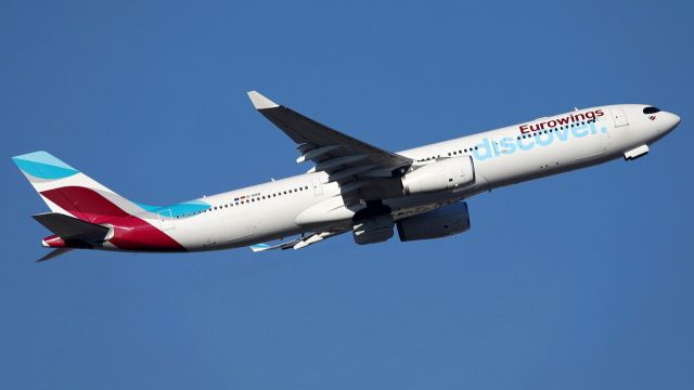 Airbus A330-300 (D-AIKB) - Climbing out RWY07C