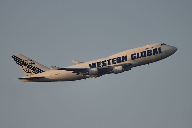 Boeing 747-400 (N452SN) - 10-L departure at sunset 05-09-25