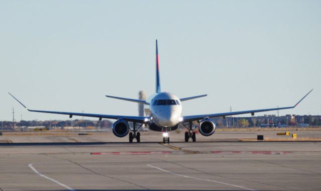 Embraer 175 (N253SY)