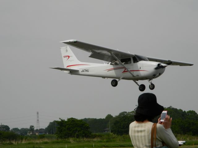 Cessna Skyhawk (JA71HU) - 06.May.2013 Honda Airport RW14