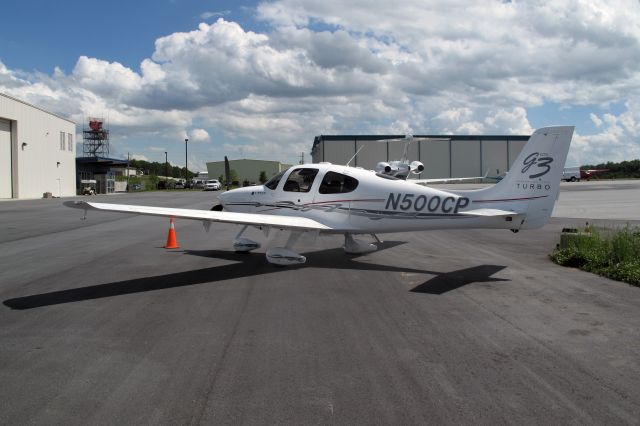 Cirrus SR-22 (N500CP) - Very friendly staff at LANDMARK FBO at KAVL!