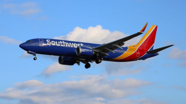 Boeing 737 MAX 8 (N8775Q) - Arriving from MCO as WN1724