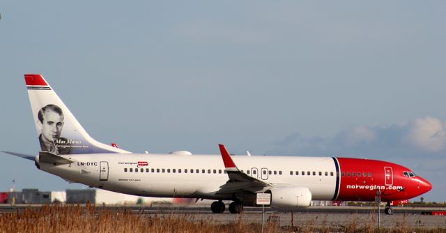 Boeing 737-700 (LN-DYC)