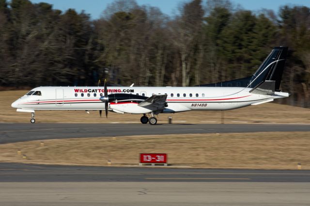 Saab 2000 (N814BB) - Departing runway 31