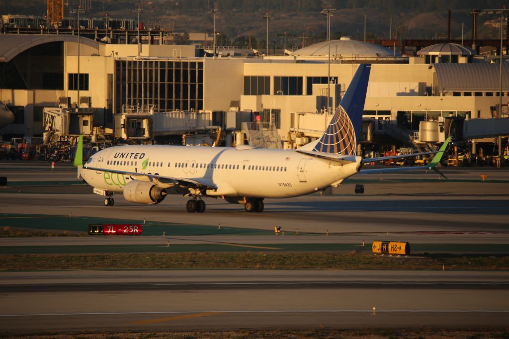 Boeing 737-900 (N75432)