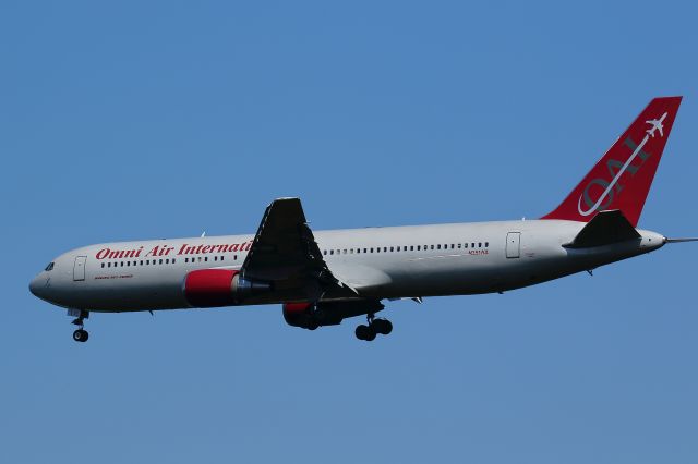 BOEING 767-300 (N351AX)