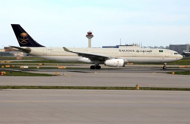 Airbus A330-300 (HZ-AQ22)