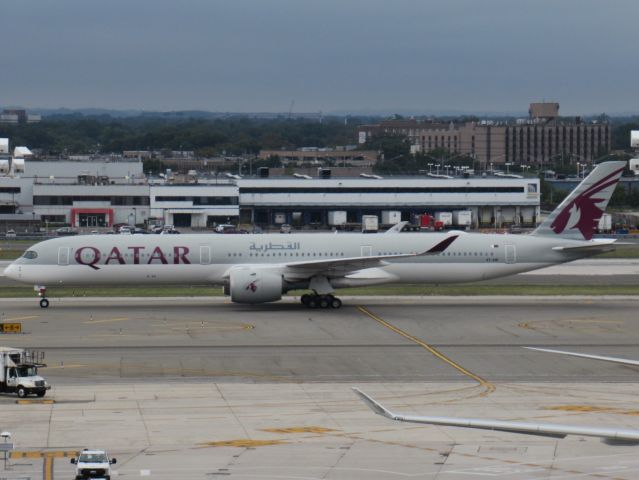 Airbus A350-1000 (A7-ANF)