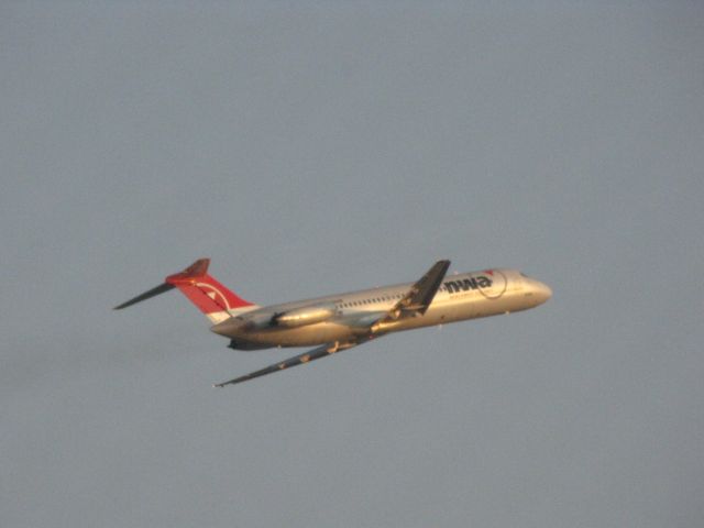 McDonnell Douglas DC-9-40 (N752NW)