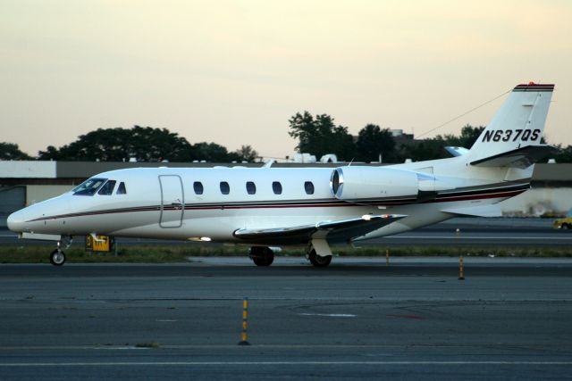 Cessna Citation Excel/XLS (N637QS) - Taxiing to the General Aviation Terminal on 5-Oct-06.  Reregistered N300WC 18-Apr-09 then LV-CCG and N785DW 23-Jan-15. 