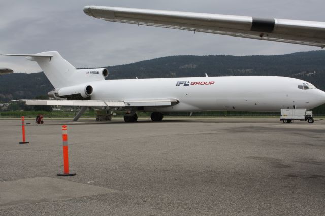 Boeing 727-100 (N215WE)