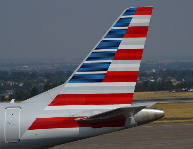 Embraer 170/175 (N245NN)
