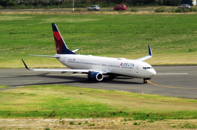 Boeing 737-900 (N817DN)