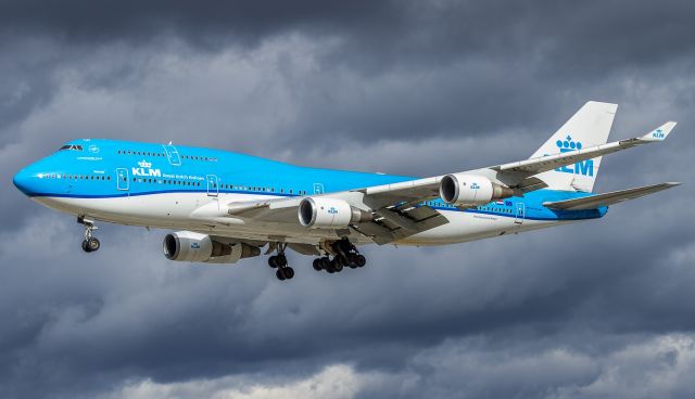 Boeing 747-400 (PH-BFN) - My favourite combination: dark moody background with sun behind me! KLM31 on short finals for runway 23 at YYZ arrives from Amsterdam