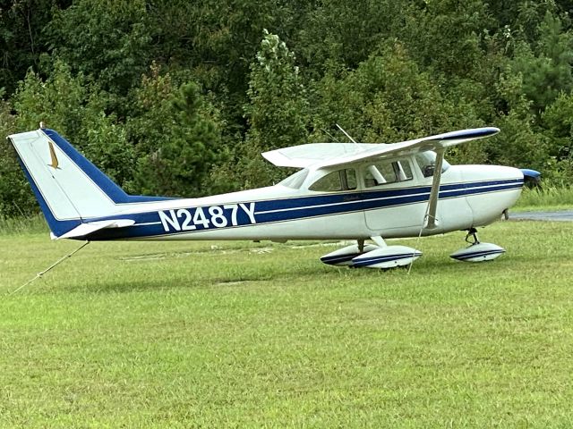 Cessna Skyhawk (N2487Y)