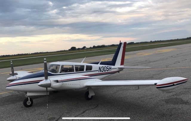 Piper PA-30 Twin Comanche (N30SH)