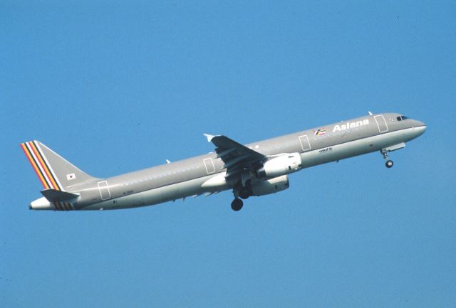 Airbus A321 (HL7590) - Departure at Narita Intl Airport Rwy16L on 2003/08/06