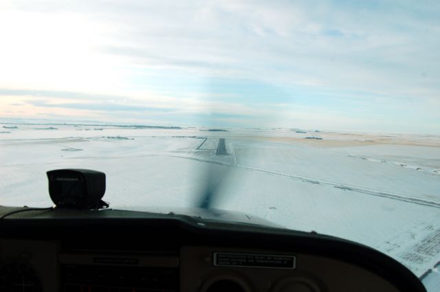 Cessna Skyhawk (C-GJKC) - Final for runway 29