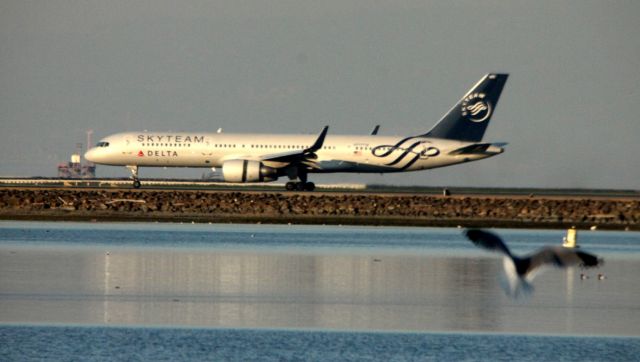 Boeing 757-200 (N717TW) - Landing roll out, engines reversed on Rwy 28L, Arrival from KMSP, operating as DL # 2153.  Formerly operated by Trans World Airlines giving it the "TW" in the registration   01-31-2013