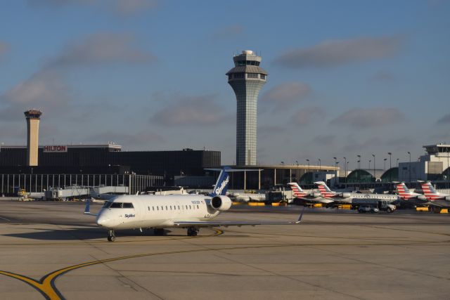 Canadair Regional Jet CRJ-200 (N693BR)