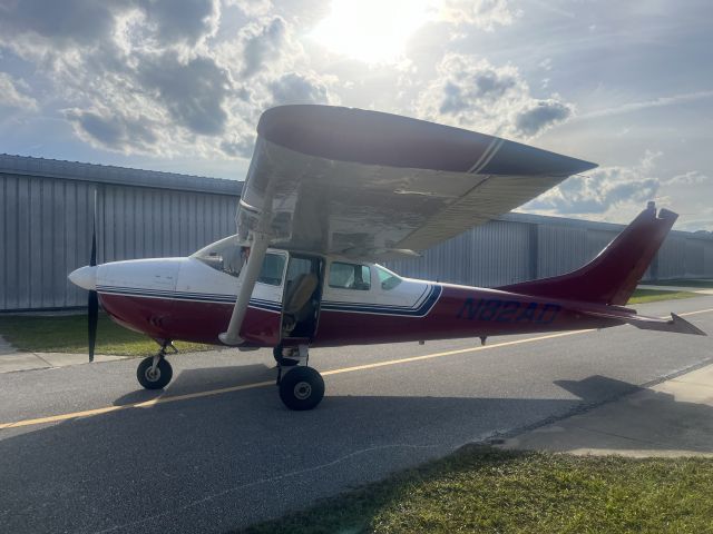 Cessna Skylane (N82AD) - Returned from flight and saw a good picture opportunity!