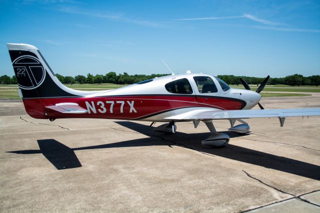 Cirrus SR-22 (N377X)