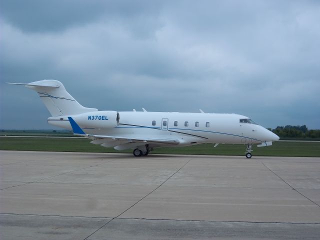 Bombardier Challenger 300 (N370EL)