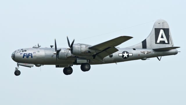 Boeing B-29 Superfortress (NX529B) - FiFi landing rwy 21 after morning revenue flight on 08-14-2013