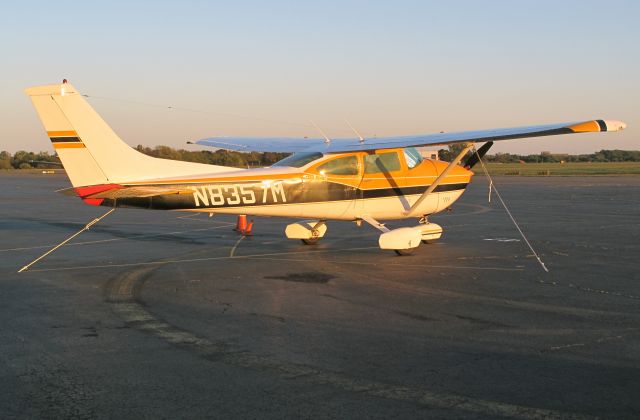 Cessna Skylane (N8357M)