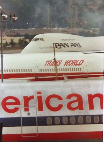 — — - KSFO - San Francisco Intl Airport  apprx date 1978 from the Obs deck. The 19LR arrival/departure runways were in use when I was here this day.