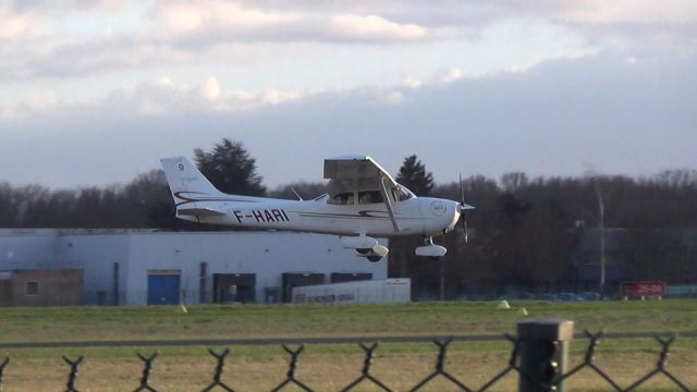 Cessna Skyhawk (F-HARI) - Owner: ACAF Lognes